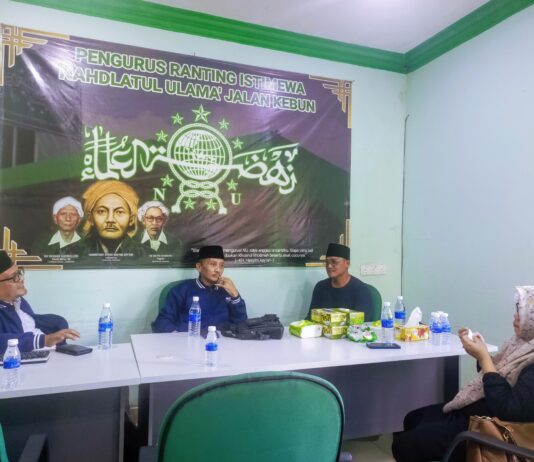 KH. Lubbul Umam, M.E. Wakili Pimpinan UNUGHA Cilacap dalam Mengantarkan Mahasiswa KKN Internasional ke Malaysia