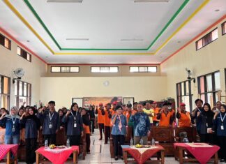 HIMA BK UNUGHA Cilacap Tebar Kepedulian di Panti Sosial Lansia Dewanata Slarang Cilacap
