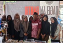 Rektor UNUGHA Cilacap Kunjungi Stand Entrepreneur Mahasiswa Ekonomi di Haul dan Ultah Pondok Pesantren Al Ihya Ulumaddin
