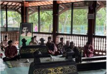 Peringati Harlah Ya BAKII ke-54, UNUGHA Cilacap Ajak Sivitas Akademika Ikuti Ziarah, Tahlil dan Doa Bersama.