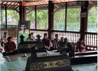 Peringati Harlah Ya BAKII ke-54, UNUGHA Cilacap Ajak Sivitas Akademika Ikuti Ziarah, Tahlil dan Doa Bersama.