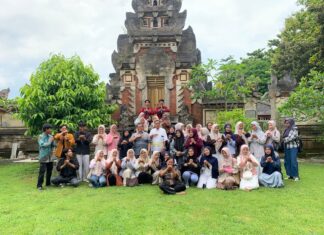 Kuliah Lapangan Multikulturalisme: Mahasiswa PAI UNUGHA Cilacap Belajar Harmoni Antariman di Pura Mandara Giri