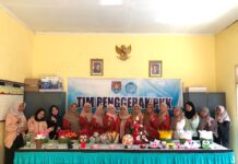 Sulap Limbah Jadi Karya Bernilai, Kreativitas Ibu PKK Desa Salebu Menginspirasi Mahasiswa UNUGHA Cilacap