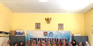 Sulap Limbah Jadi Karya Bernilai, Kreativitas Ibu PKK Desa Salebu Menginspirasi Mahasiswa UNUGHA Cilacap