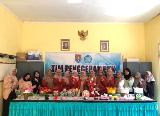 Sulap Limbah Jadi Karya Bernilai, Kreativitas Ibu PKK Desa Salebu Menginspirasi Mahasiswa UNUGHA Cilacap