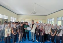 PENYULUHAN PERNIKAHAN DINI DAN PERCERAIAN DI SMK ALMA ATA MAJENANG OLEH MAHASISWA KKN KELOMPOK 14 PADANGSARI UNUGHA