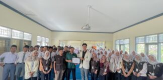 PENYULUHAN PERNIKAHAN DINI DAN PERCERAIAN DI SMK ALMA ATA MAJENANG OLEH MAHASISWA KKN KELOMPOK 14 PADANGSARI UNUGHA
