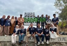 Mahasiswa KKN UNUGHA Kelompok 07 Selesaikan Pembuatan Tugu Nama Desa Babakan dari Ecobrick
