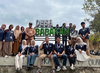Mahasiswa KKN UNUGHA Kelompok 07 Selesaikan Pembuatan Tugu Nama Desa Babakan dari Ecobrick