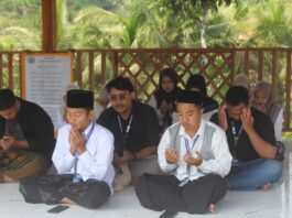 Mahasiswa KKN UNUGHA Cilacap Laksanakan Ziarah Rutin ke Makam Syekh Abdullah Sayuti sebagai Upaya Melestarikan Nilai Sejarah dan Religi Desa Pesahangan