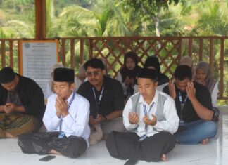 Mahasiswa KKN UNUGHA Cilacap Laksanakan Ziarah Rutin ke Makam Syekh Abdullah Sayuti sebagai Upaya Melestarikan Nilai Sejarah dan Religi Desa Pesahangan