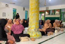 Mahasiswi UNUGHA Cilacap Hadiri Istighosah Bersama Muslimat Desa Pesahangan, Perkuat Ukhuwah dan Spiritualitas Masyarakat