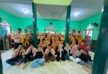 Mahasiswa UNUGHA Cilacap Edukasi Warga Gunung Simping Manfaatkan Limbah Organik Menjadi Eco Enzyme