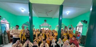 Mahasiswa UNUGHA Cilacap Edukasi Warga Gunung Simping Manfaatkan Limbah Organik Menjadi Eco Enzyme