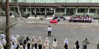 Rektor dan Civitas Akademika UNUGHA Cilacap Laksanakan Upacara Bendera HUT ke-81 Kemerdekaan RI