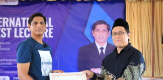 Sinergi Emas Generasi Muda FMIKOM Sukses Gelar Internasional Guest Lecture