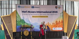 Suci Al Mukaromah, Mahasiswi PIAUD UNUGHA Unjuk kemampuan Story Telling di Hari Aksara
